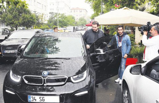 Şahan Gökbakar Cem Yılmaz rekabeti kulvar değiştirdi!