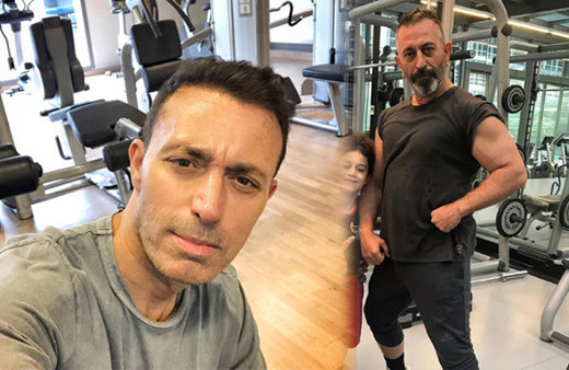 Mustafa Sandal Cem Yılmaz'a 'hodri meydan' dedi!