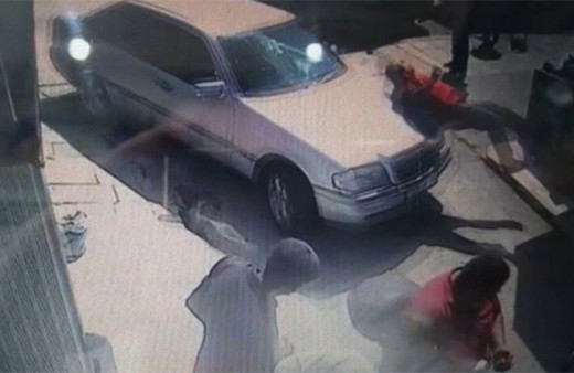 Fren yerine gaza basında yayaların arasına daldı!