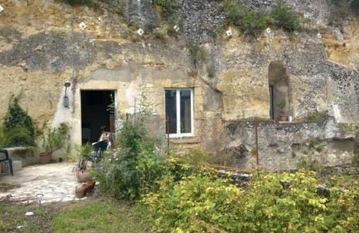 1 Euro'ya aldıkları evi saraya çevirdiler