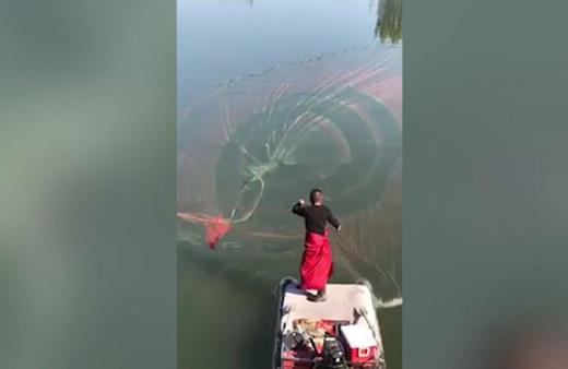 Ağ atma yöntemiyle izleyenleri büyüledi!