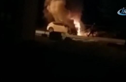 Park halindeki araç yandı