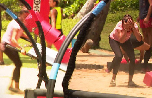 Merve'nin büyük şanssızlığı! Yüzüne küp çarptı