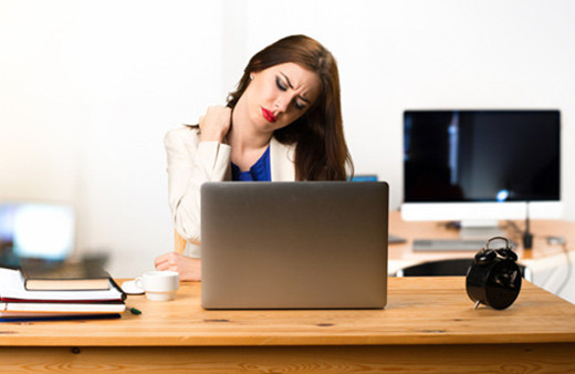 Ofis çalışanları risk altında! Omuzda gelişen ağrıya dikkat