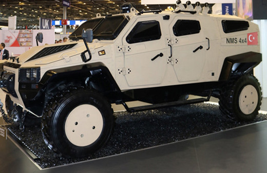 Türk zırhlısı Ejder Yalçın Paris'te görücüye çıktı