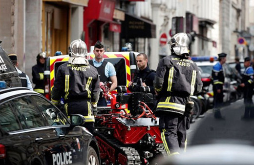 Paris'te rehine krizi! Büyükelçiyle görüşmek istiyor