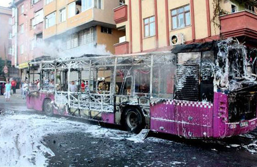 İstanbul'da faciadan dönüldü! Halk otobüsünün içinden çıkan şeye bak
