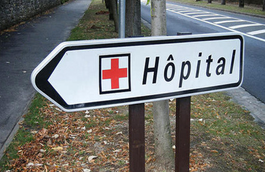 Fransa'da 100 bin hasta geceyi sedyede geçirdi