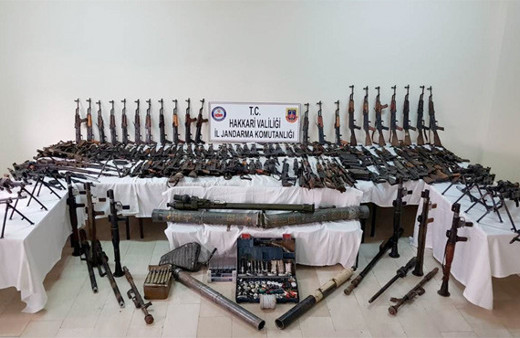 Hakkari'de tek seferde bu kadar silah ele geçirilmemişti