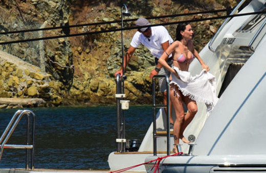 Yasemin Özilhan fit görüntüsüyle nefes kesti!