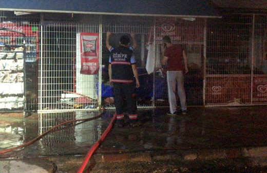 Çorlu'da markette patlama meydana geldi