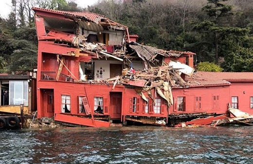 Boğaz'da geminin çarptığı yalının son hali şaşırttı!