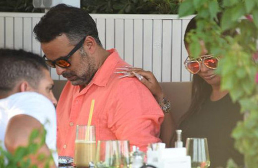 Süreyya Yalçın swarovki taşlı 'cadı tırnaklarıyla' dikkat çekti