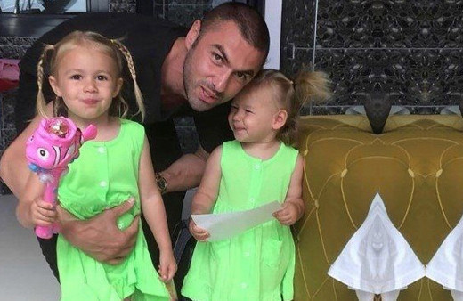 Burak Yılmaz kızlarıyla tatile çıktı çocuklar gibi eğlendi