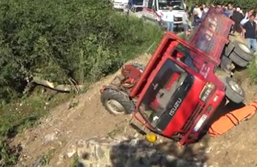 Freni boşalan kamyonet dehşet saçtı: 2 ölü