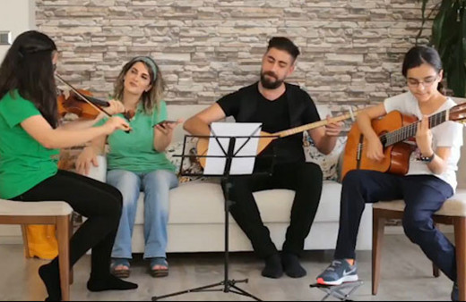 Demirtaş'ın bestesini eşi ve kızları çaldı söyledi