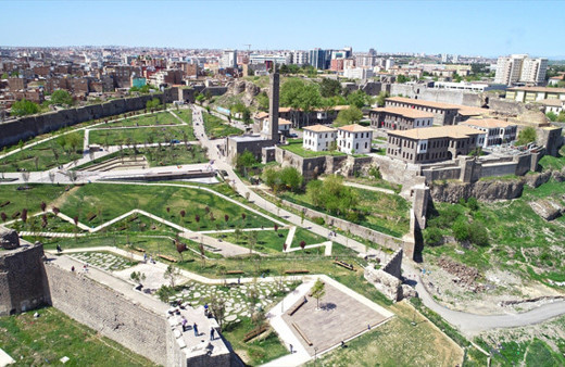 Teröristlerin tahrip ettiği Sur'a 2 milyar liralık yatırım