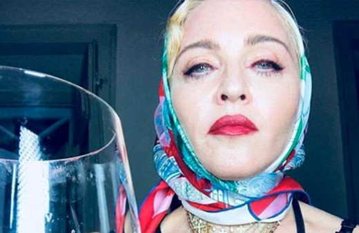 Madonna eşarplı fotoğraf paylaştı! Bakın kime benzetildi