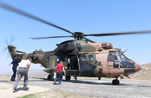 Oy pusulaları askeri helikopterle taşındı