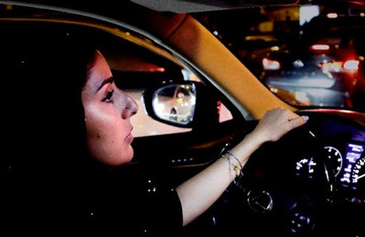 Suudi Arabistanlı kadınlar ilk kez trafiğe çıktı