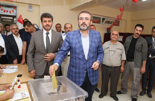 Mahir Ünal: 'Milletimizin kararı bizim başımız gözümüz üzerinedir'