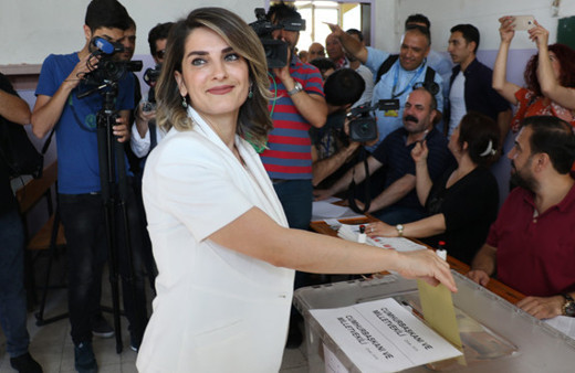 Demirtaş’ın eşi Başak Demirtaş oyunu kullandı