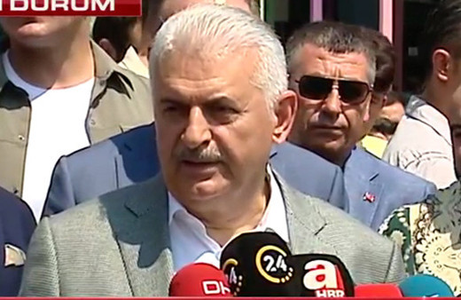 Binali Yıldırım oyunu kullandı espriyi patlattı