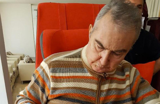 Deniz Baykal, tedavi gördüğü merkezde oy kullandı