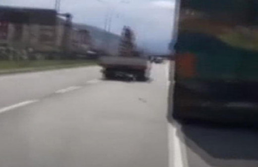 Trafik kazasını canlı canlı çekti