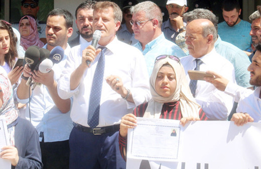 KKTC'de lise öğrencilerine başörtüsü ayıbı