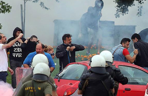 Yunanistan'da göstericiler polisle çatıştı