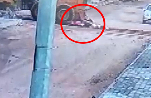 Dehşet anı kamerada! Torunlarını görmeye giderken...