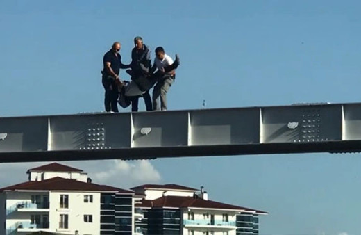 Üst geçitte korku dolu dakikalar! 