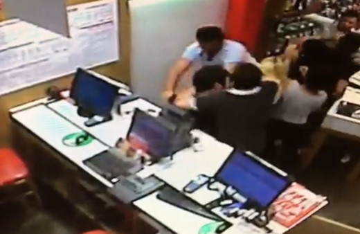 İstanbul’da palalı saldırgan dehşeti kamerada