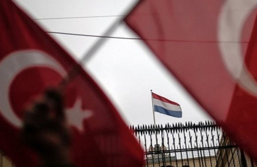 Hollanda'dan rezil seçim kararı