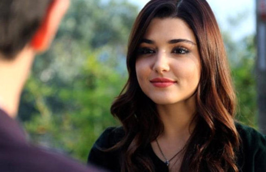 Hande Erçel paylaştığı fotoğrafla yüz binlerce beğeni aldı