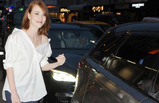 Elçin Sangu yeni cipi için şoför tuttu!