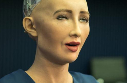 Robot 'Sophia'nın konuşacağı ikinci dil belli oldu