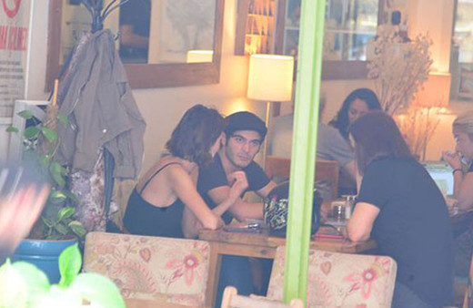 Büşra Develi Burak Deniz çifti kafaları karıştırdı!