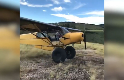Cesur pilot uçağıyla uçurumdan aşağı böyle atladı