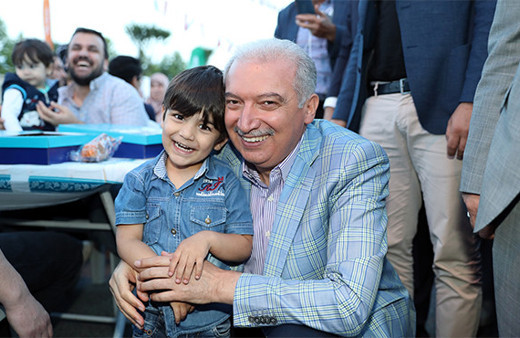 Başkan Uysal binlerle iftar sofrasında buluştu