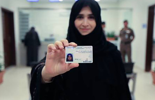 Suudi Arabistan'da kadınlar ehliyetlerini almaya başladı