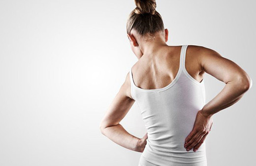 Skolyoz nedir belirtileri nelerdir? Eğer omuzlarınız eşit seviyede değilse...