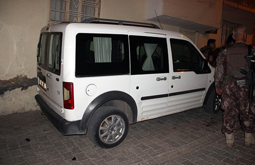 Silahlı park yeri kavgası: 1'i polis çok sayıda yaralı var!