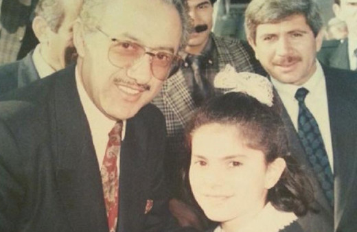 Fotoğraftaki çok ünlü siyasetçiyi tanıyabildiniz mi?