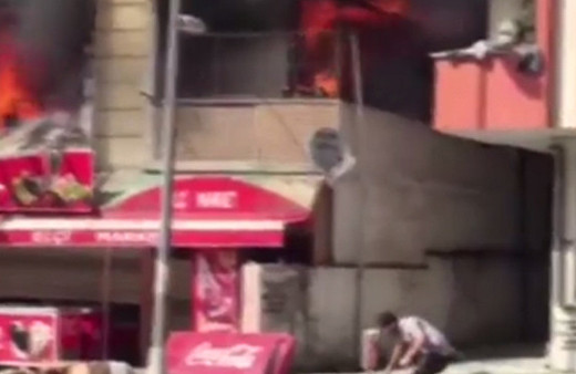 Esenyurt'ta 4 katlı binada yangın! Mahsur kalanlar var 
