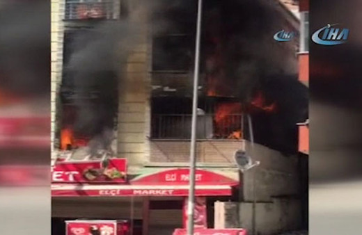 Esenyurt'ta 4 katlı binada yangın! Mahsur kalanlar var