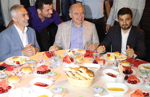 Başkan Mevlüt Uysal Kağıthanelilerle sahur yaptı!