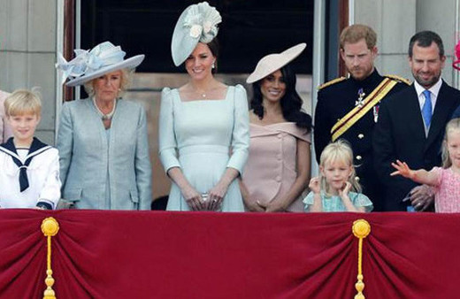 İki Düşes aynı balkonda