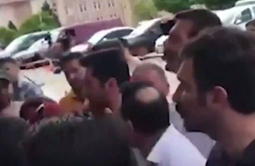 HDP'li Barış Atay vatandaşın üzerine yürüdü! 